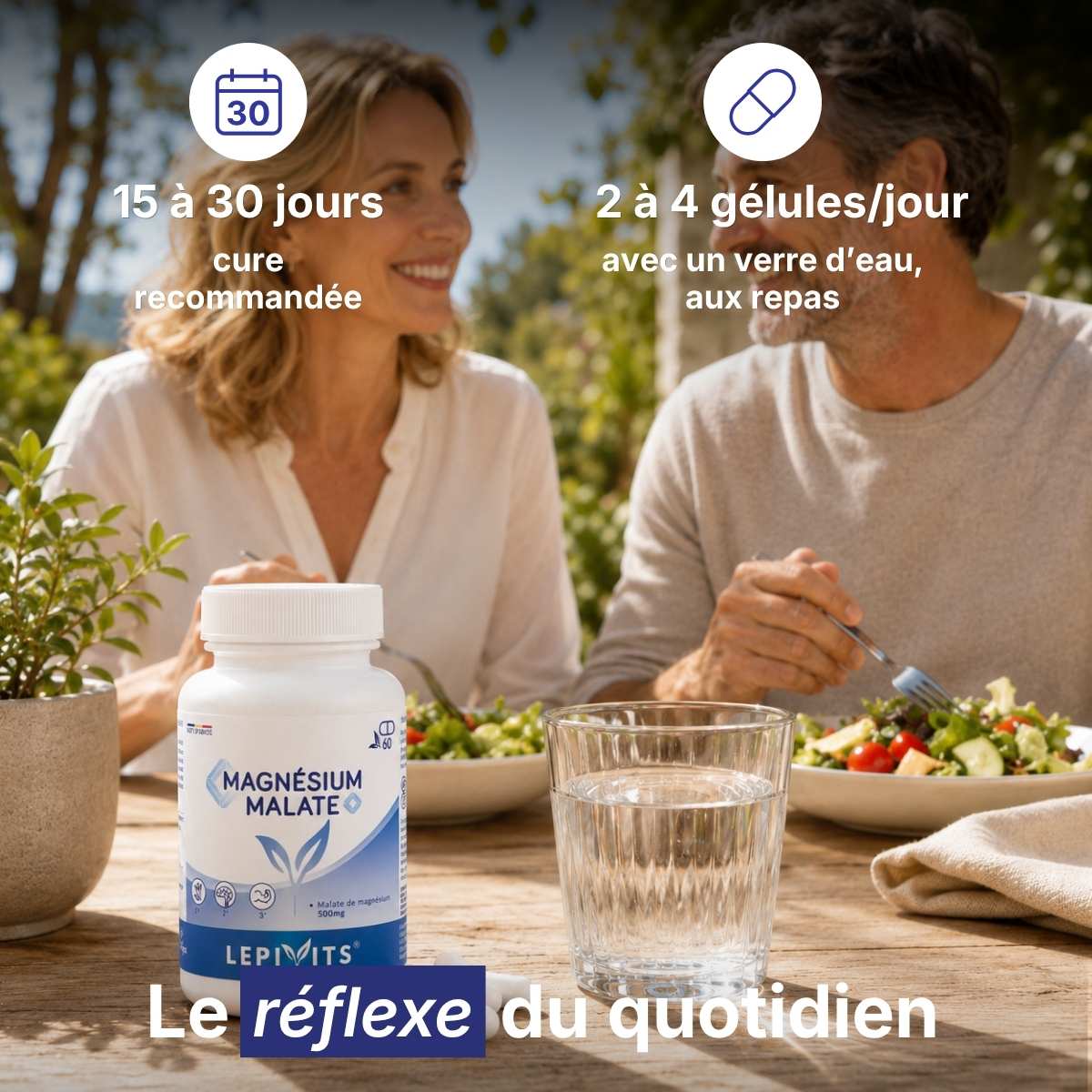 Flacon Malate de magnésium Lepivits sur table avec verre d'eau, posologie 2 à 4 gélules par jour pour une cure de 15 à 30 jours. 