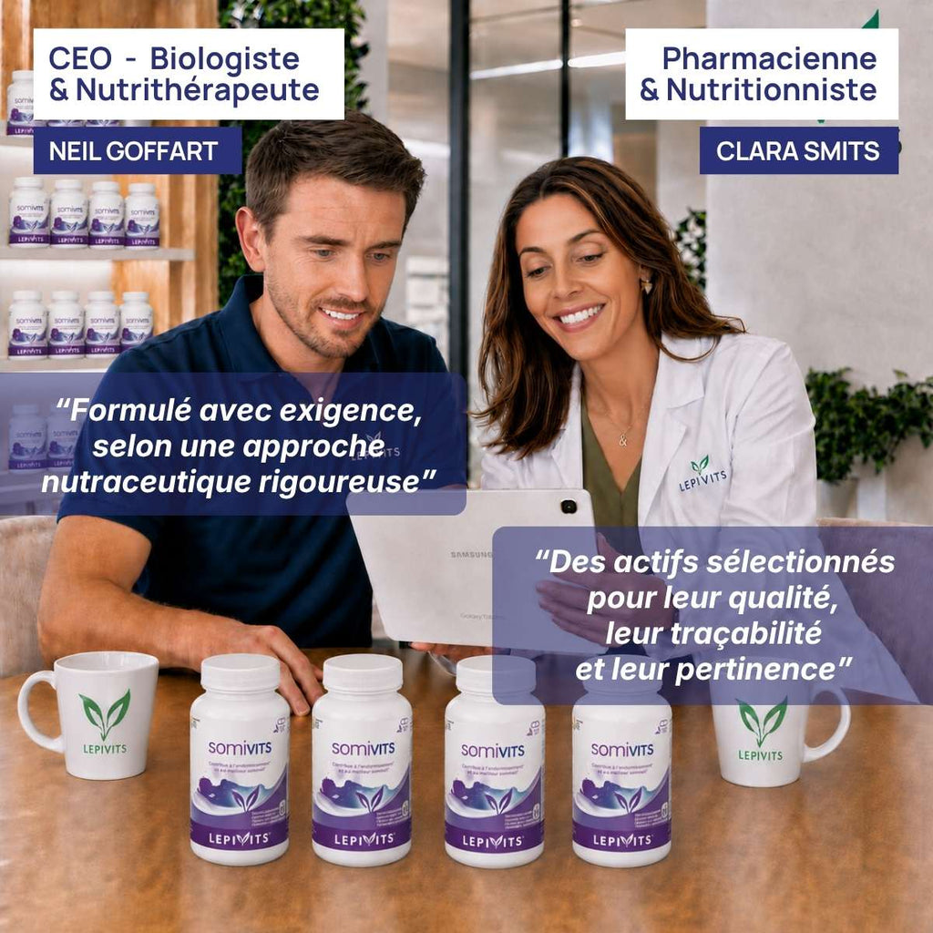 Biologiste et pharmacienne nutritionniste examinent plusieurs flacons de Somivits Lepivits, formule validée en laboratoire.