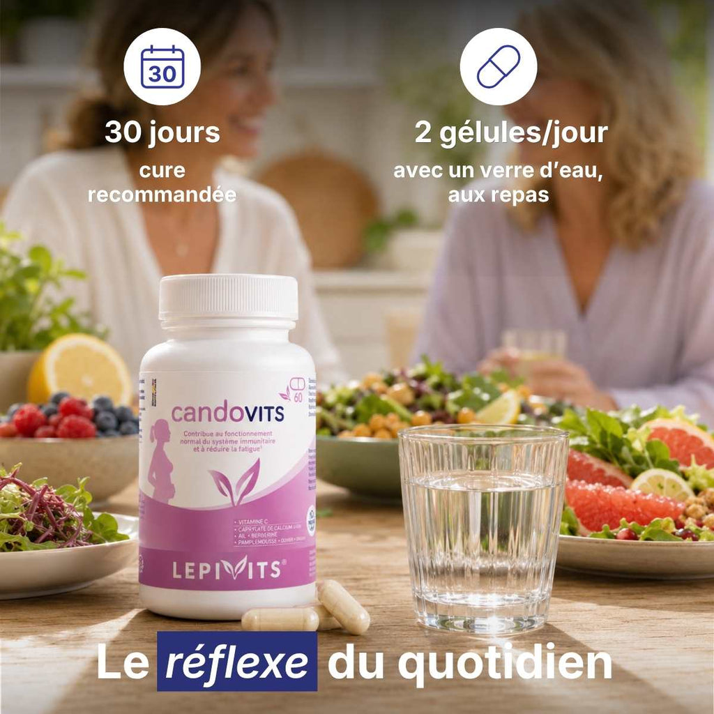 Flacon Candovits Lepivits sur table avec verre d'eau, posologie 2 gélules par jour pour une cure de 30 jours. 