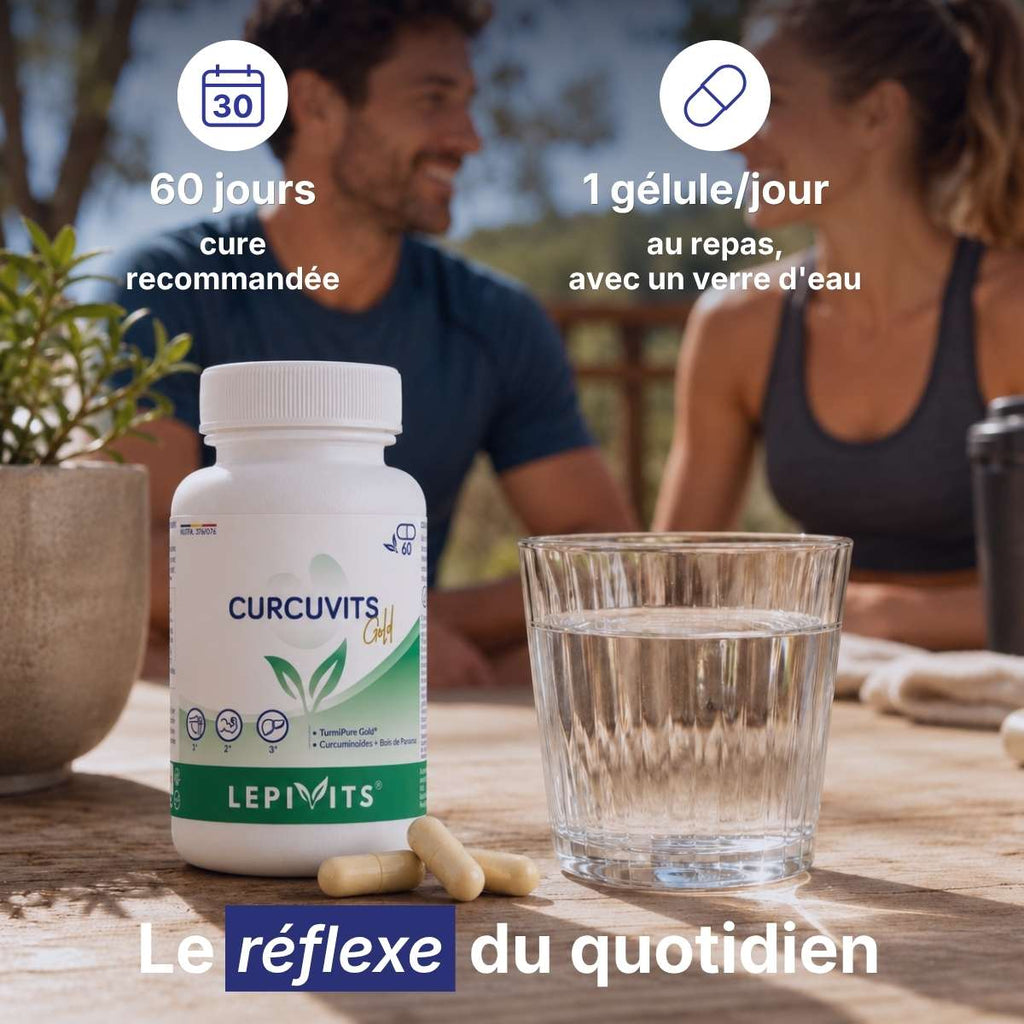 Flacon Curcuvits Gold Lepivits sur table avec verre d'eau, posologie 1 gélule par jour pour une cure de 60 jours. 