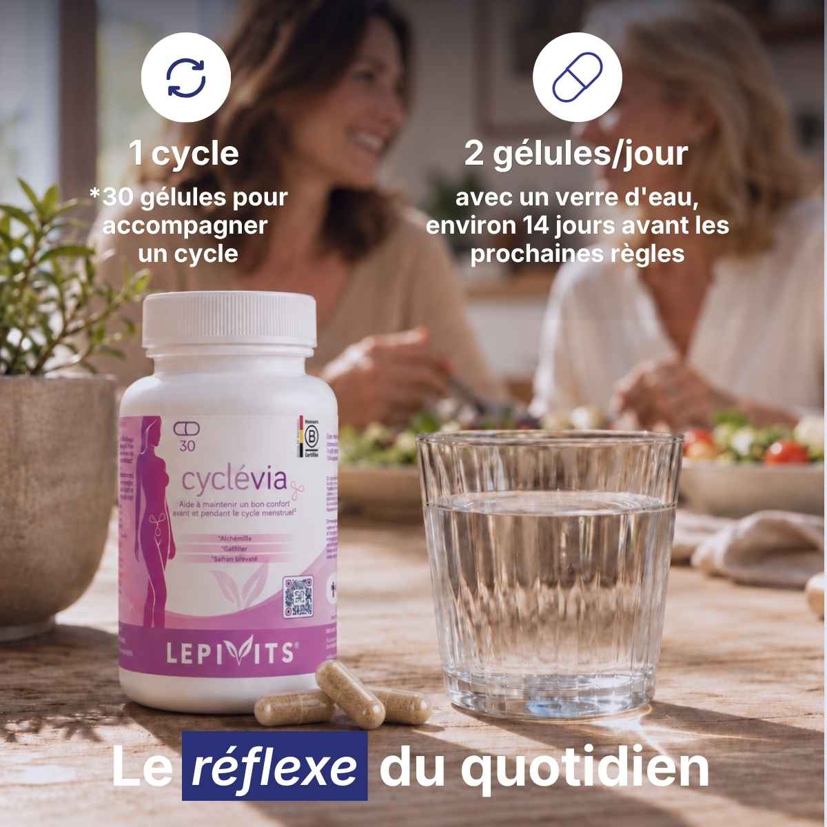 Flacon Cyclévia Lepivits sur table avec verre d'eau, posologie 2 gélules par jour pour une cure de 30 jours. 